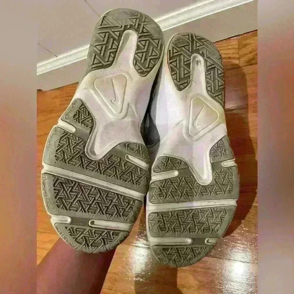 Nike Legend Essential 2, size 8.5 - Picture 8 of 9